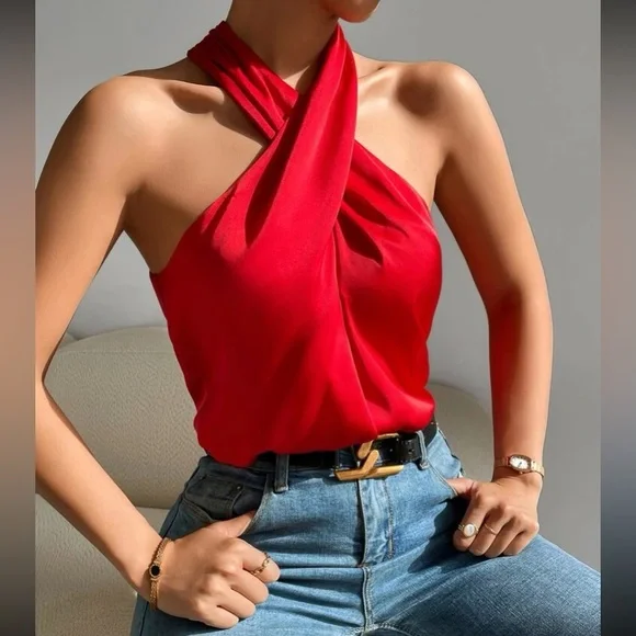 Red twist front halter top - Picture 4 of 6